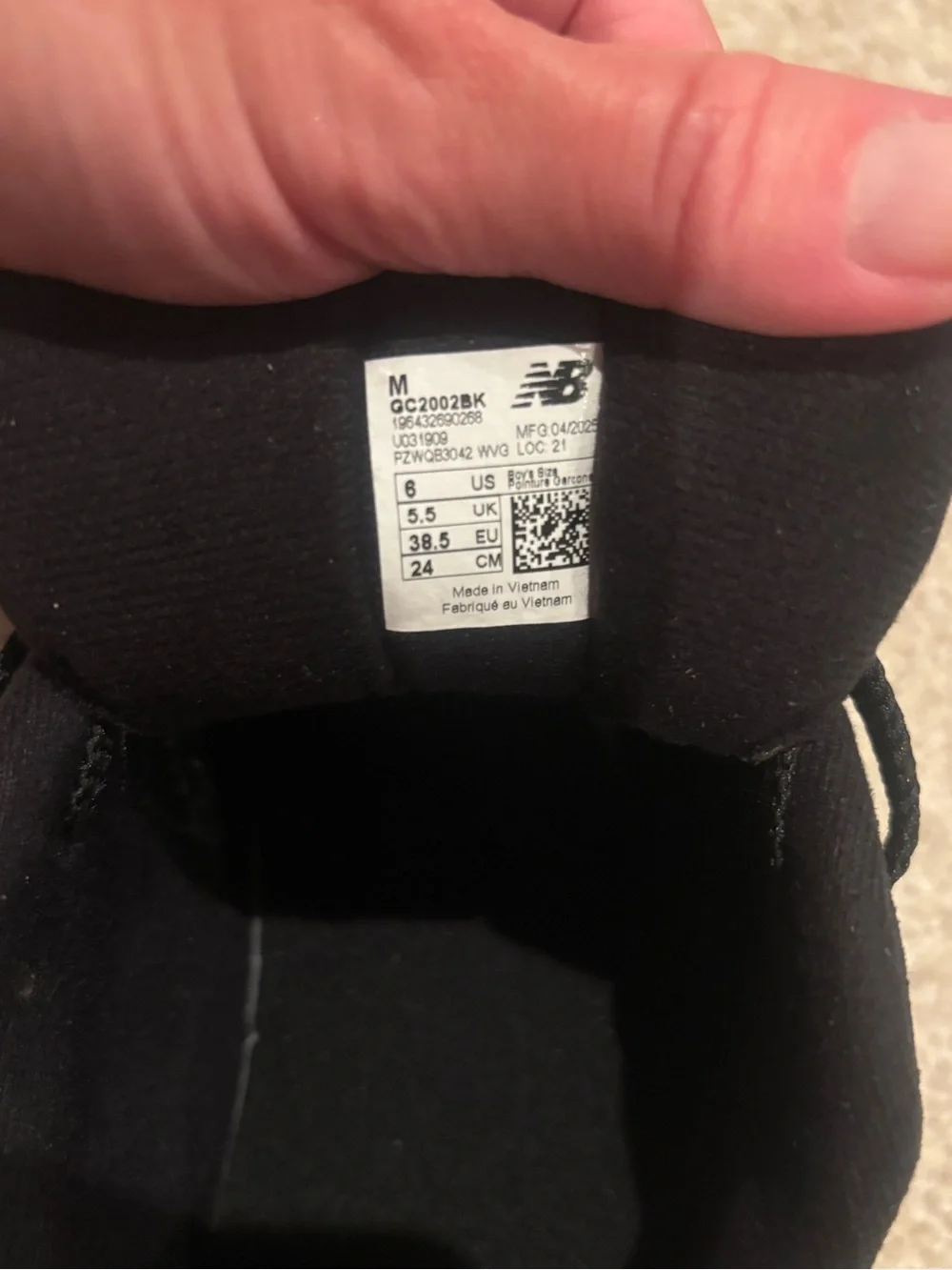 NIB New Balance Grade School 2002R Shoes